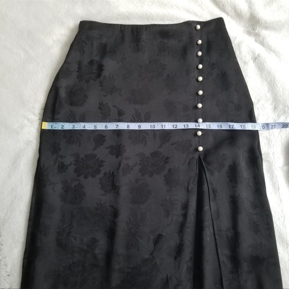 Aritzia skirt - Picture 12 of 15